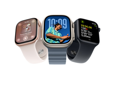 Trois Apple Watch : Apple Watch Series 11, or rose, boîtier en aluminium, Apple Music, commandes d’une liste de lecture, côté droit, Digital Crown, bracelet sport rose tendre, fermoir à clou et passant argent; Apple Watch Ultra 3, naturel, boîtier en titane, écran intégral, photo superposée sur l’heure, côté droit, Digital Crown, bracelet Océan bleu nautique, fluoroélastomère tubulaire; Apple Watch SE 3, boîtier en aluminium, minuit, côté droit, Digital Crown, données avancées d’une séance de course à l’extérieur