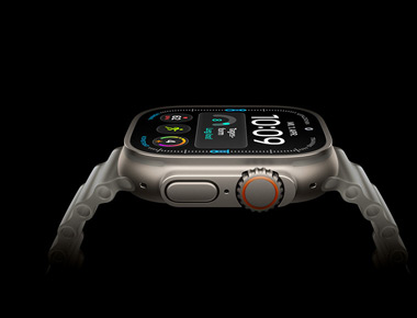 Apple Watch Ultra 4, Seitenansicht, Titangehäuse, Farbe Silber, digitale Zeitanzeige, Gesundheits- und Fitnessdaten, Digital Crown Seitentaste in Orange