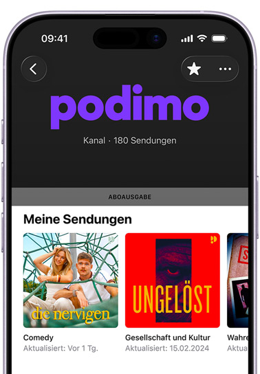 Ein iPhone, Vorderseite, das Display zeigt den New York Times Kanal in Apple Podcasts, der Text darunter lautet: „Wie Nachrichten klingen sollten“, 42 Sendungen, ein Banner für die Abonnent:innen Edition über dem Bereich „Meine Sendungen“, in dem „Modern Love“, „The Wirecutter Show“ und eine teilweise sichtbare dritte Sendung zu sehen sind, die jeweils unter „Gesellschaft und Kultur“ kategorisiert sind