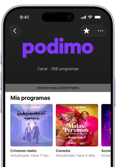 iPhone, parte delantera exterior, en la pantalla aparece el canal The New York Times en Apple Podcasts, texto que dice: «Cómo deberían sonar las noticias», 42 programas, el banner «Edición para suscriptores» aparece encima de la sección «Mis Programas», que incluye «Modern Love», «The Wirecutter Show» y un tercer programa parcialmente visible, clasificados en la categoría «Sociedad y cultura»