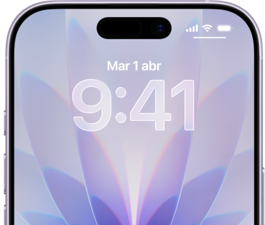 Un iPhone con varias prestaciones integradas de Apple a su alrededor.