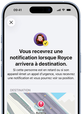 Un écran d’iPhone affiche la confirmation d’activation d’une notification Localiser. Le texte indique « Vous recevrez une notification lorsque Pedro arrivera à destination. ». Une carte affichant une position épinglée se trouve en bas de l’écran