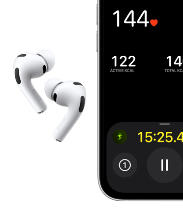 白色 AirPods Pro 3 耳筒、矽膠耳塞、咪高風;iPhone,螢幕上展示户外跑步體能訓練畫面
