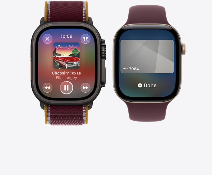 Apple Watch Ultra 4 fekete titántokkal, az Apple Music app Lejátszás alatt képernyője, burgundi Terep pánt; Apple Watch Series 12 világos aranyszínű alumíniumtokkal, az Apple Tárca képernyője, burgundi sportpánt