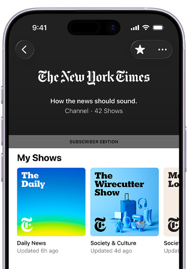 iPhone, eksterior depan, layar menampilkan saluran The New York Times di Apple Podcasts, teks di bawah ini berbunyi: 