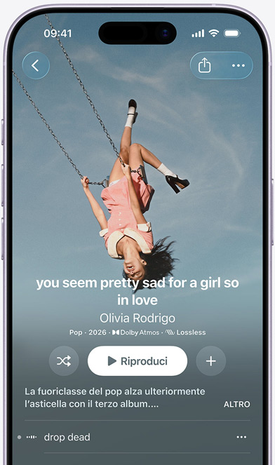 Display di un iPhone che mostra l’album “you seem pretty sad for a girl so in love” di Olivia Rodrigo su Apple Music