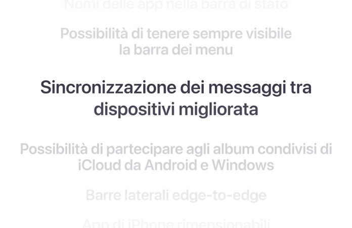 Un elenco verticale di funzioni, con la funzione “Sincronizzazione dei messaggi tra dispositivi migliorata” in grassetto al centro. Sopra e sotto, le funzioni circostanti sfumano nello sfondo.