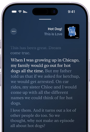 جهاز iPhone، الجهة الأمامية الخارجية، الشاشة تعرض في تطبيق Apple Podcasts نسخة نصية لحلقة باسم Hot Dog من بودكاست This is Love، تقديم فيبي جادج، يظهر نص يتم تمييزه ضمن النسخة النصية هو التالي: 