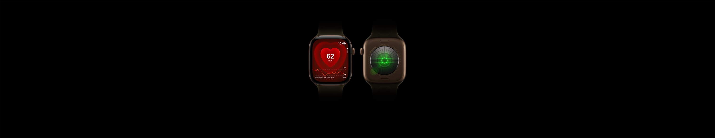ساعتا Apple Watch Series 12، إطار ألومنيوم، لون برونزي داكن، حزام رياضي زيتي، إحداهما تعرض الجهة الأمامية للساعة مع تطبيق نبض القلب، والأخرى تعرض الجهة الخلفية للساعة مع نظام استشعار الصحة وأضواء LED خضراء متوهجة