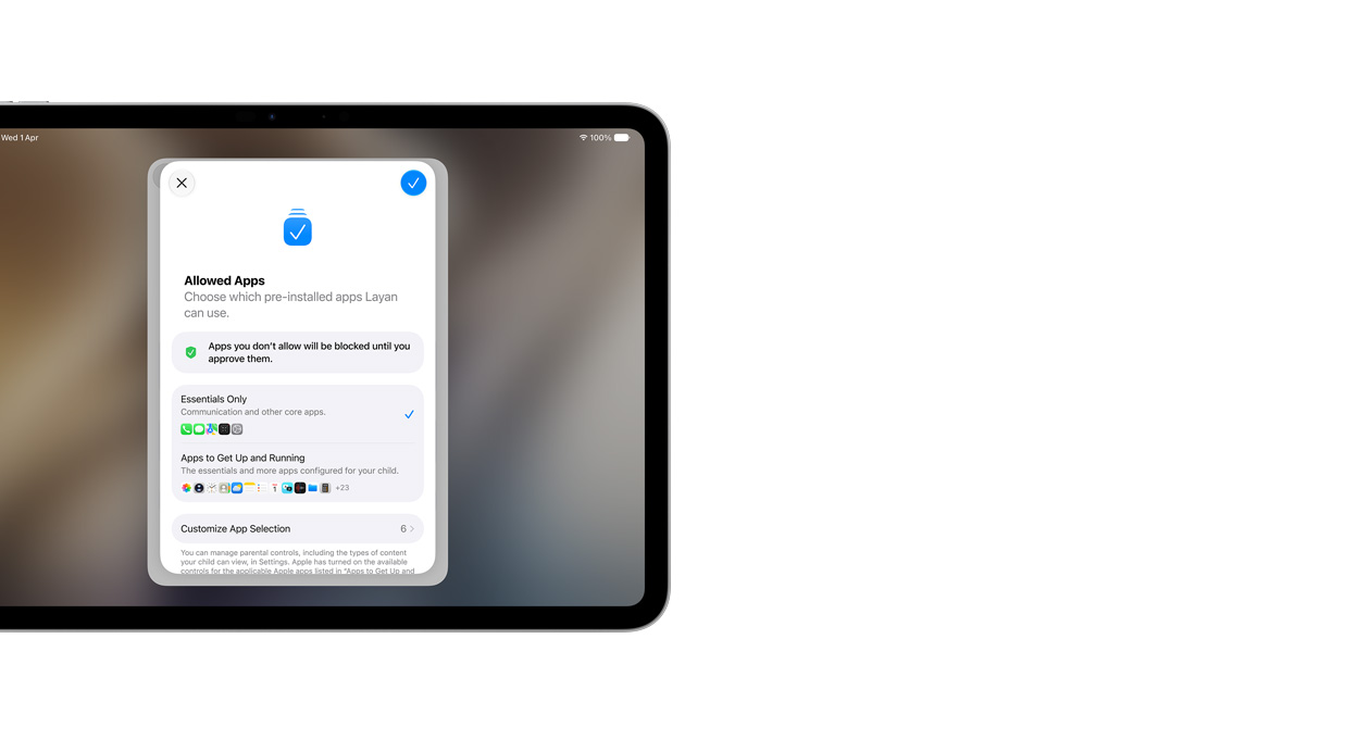 جهاز iPad Pro مقاس 11 إنش، لون فضي، شاشة تعرض تطبيق مساعد الإعداد مع مجموعة مختارة من التطبيقات التي يمكن لأحد الوالدين اختيارها لطفله