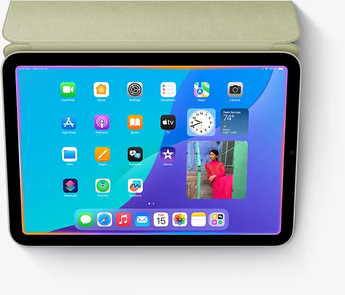 iPad mini 裝置展示 Siri 的全新設計，以亮光環繞螢幕四周邊緣。