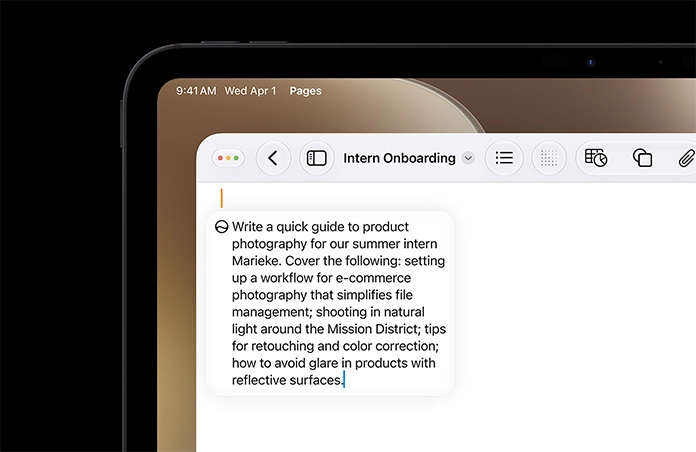 iPad 左上角部分，螢幕顯示打開的 Pages 文件，以及一段提示詞句，借助「用 Siri 寫字」功能草擬文案