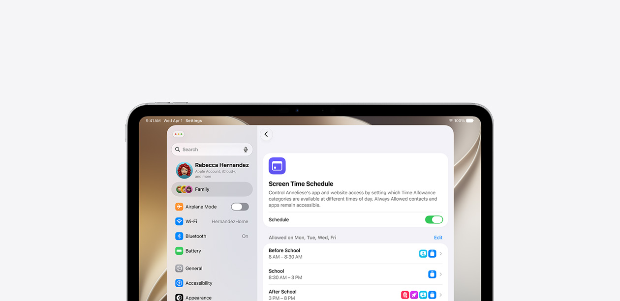 iPad wyświetlający funkcję Harmonogram Czasu przed ekranem z poziomą osią czasu pokazującą, które kategorie apek i stron internetowych są dozwolone przed szkołą, w czasie lekcji i po nich.