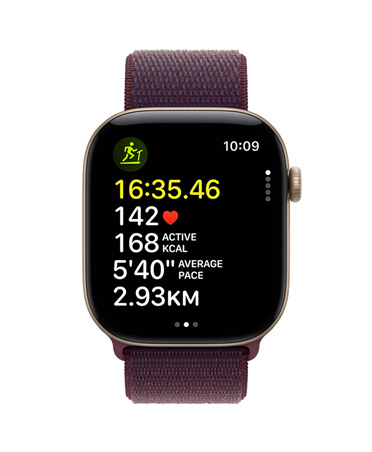 Apple&nbsp;Watch&nbsp;Series&nbsp;12 z&nbsp;kopertą z&nbsp;aluminium w&nbsp;kolorze jasnego złota i&nbsp;paskiem w&nbsp;kolorze burgunda wyświetla wskaźniki treningowe, w&nbsp;tym czas, tętno, kalorie i&nbsp;dystans