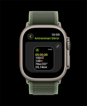 Apple Watch Ultra 3, natürel renk, titanyum kasa, Antrenman Görünümleri, kordon, mavi/parlak mavi Trail Loop