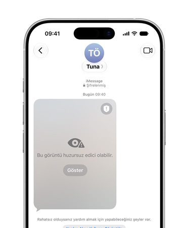 Bir Çocuk Hesabı’nda olası bir hassas içeriğin görüntülendiğine dair kullanıcıyı uyaran İletişim Güvenliği özelliğini gösteren iPhone.