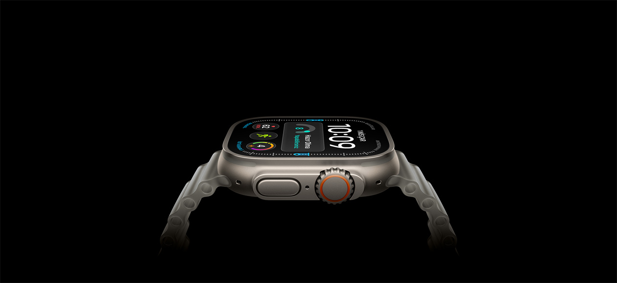 Apple Watch Ultra 4, titanyum kasa, natürel renk, sağdan dış görünüm, Digital Crown, çıkıntılı yan düğme, dijital saat kadranı, Ocean Kordon, buzlu gri renk