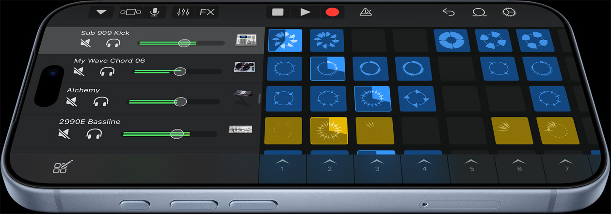 Buzul renginde iPhone 18 Pro’da FL Studio mobil uygulaması gösteriliyor