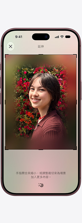 iPhone 18 Pro 機身正面，展示使用空間重構功能，重新構圖人物特寫，人物身後是紅玫瑰