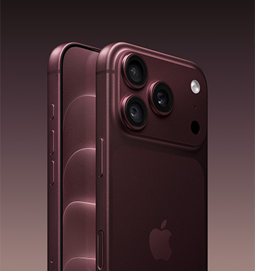 勃根地紅色 iPhone 18 Pro 斜側的局部正面外觀，展示全螢幕設計顯示器、動作按鈕和音量調高/低按鈕；勃根地紅色 iPhone 18 Pro 斜側的完整背面外觀，展示 4800 萬像素 Pro 融合相機系統、機身中央的 Apple 標誌、側邊按鈕和相機控制按鈕