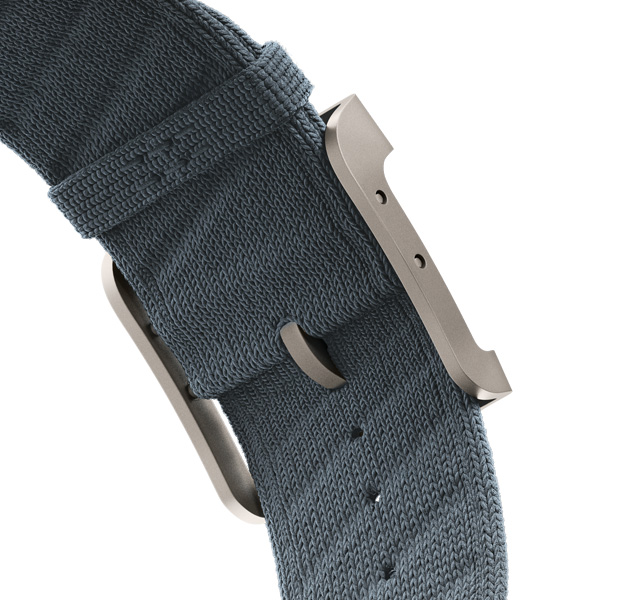 Correa En Mer para el Apple Watch Hermès Ultra 3, color Bleu Gris/Bleu Glacier (gris azulado con franjas diagonales gris claro en relieve), fabricada con hilo de poliamida tejido, orificios de ajuste en el centro, hebilla de titanio natural