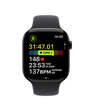 Apple Watch Series 10 fekete sportszíjjal, elölnézetből, a kijelzőjén az Edzés, a Kültéri futás és a Pulzuszónák jelenik meg