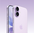 ラベンダーのiPhone 17、前面の外観と斜め後ろから見た外観。左上の隅にDual Fusionカメラシステムがあり、カメラコントロールボタンが見える。前面と側面の外観、オールスクリーンのデザイン、アクションボタン、音量調節ボタン、サイドボタン