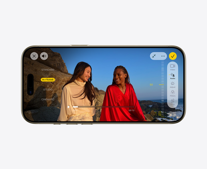 iPhone Air elölnézetből, rajta profi minőségű videó, amelyen az Audiomix funkciót használják