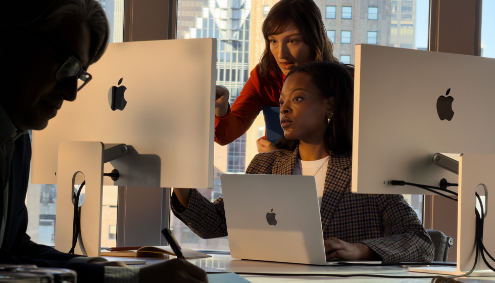 People using Mac in a work setting